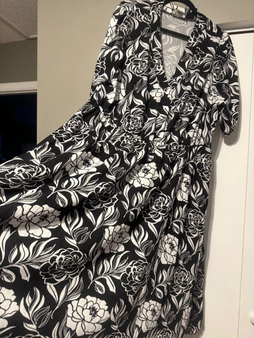 Black White Floral Maxi Dress 3XL | Breezy Boho Summer Frock - Picture 3 of 11